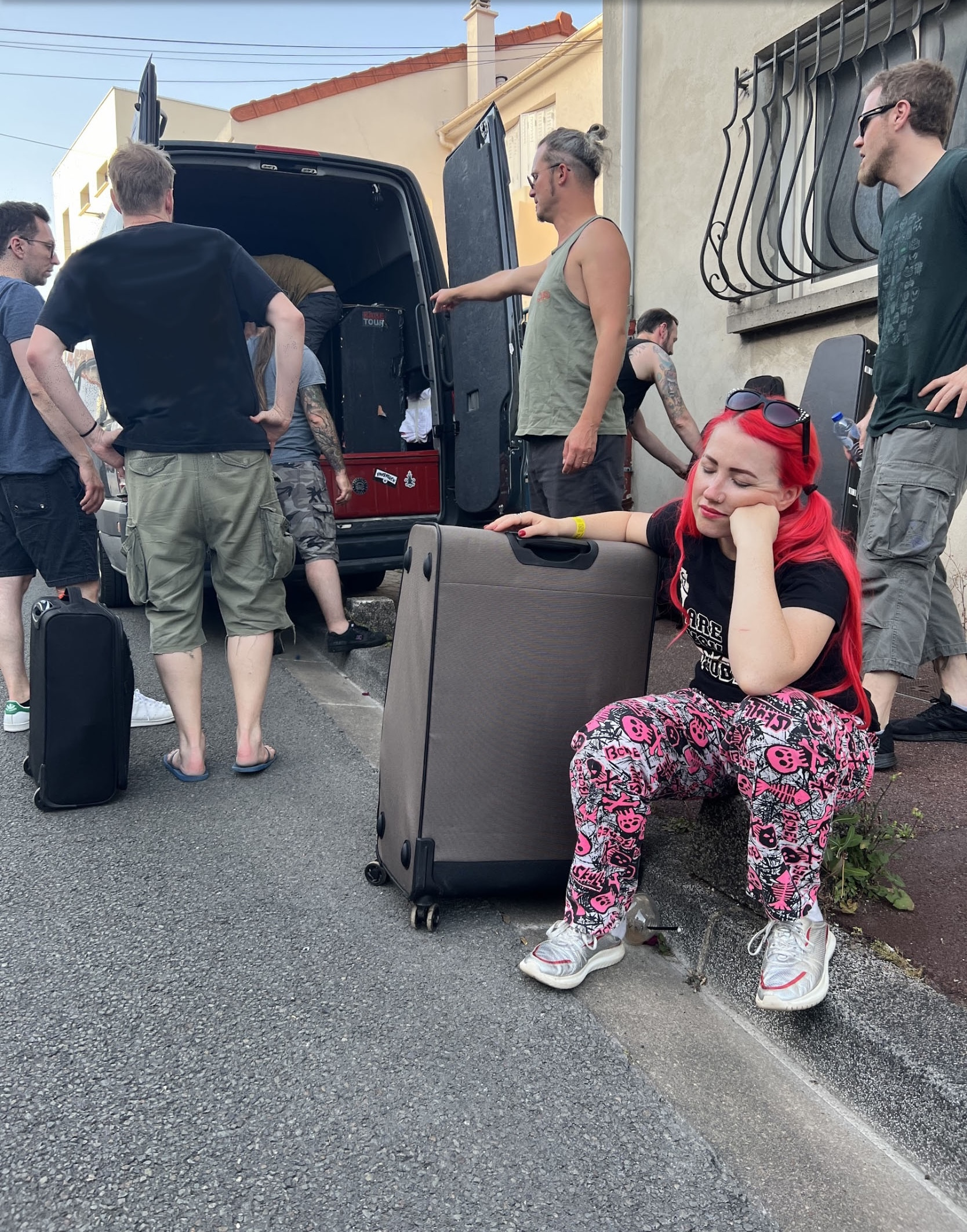 tired Julia touring France with KONTRUST